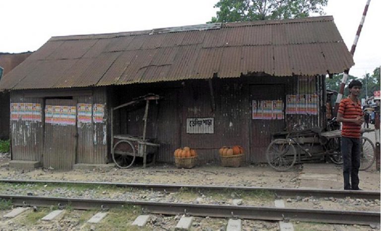১০ বছর ধরে টিকেট মাস্টার নেই তেলিয়াপাড়া রেলস্টেশনে!
