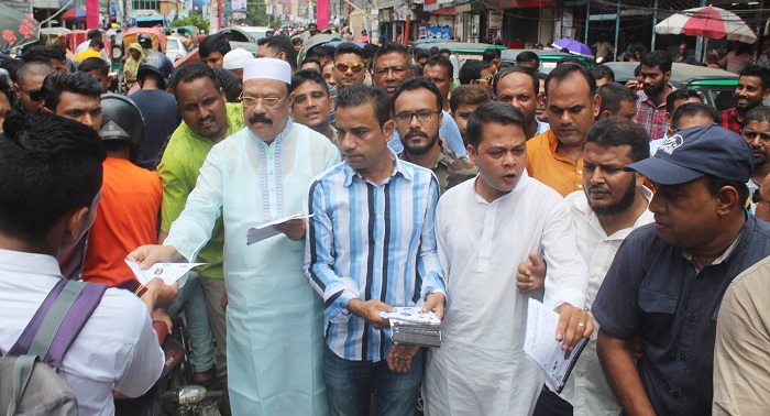 ডেঙ্গু প্রতিরোধে মহানগর যুবলীগের সচেতনতামূলক প্রচারপত্র বিলি