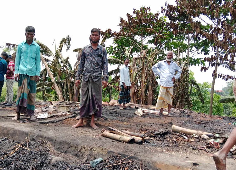 গোয়াইনঘাটে বসতঘর আগুন : আমার আর কিছুই রইলো না