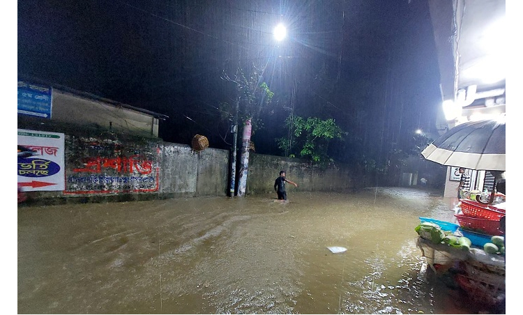 ভারি বৃষ্টিতে সিলেট নগরে ফের জলাবদ্ধতা