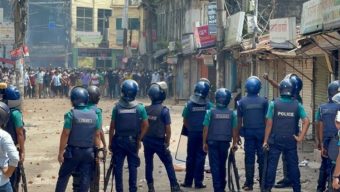 চৌহাট্টা পয়েন্টে পুলিশের গাড়িতে হামলা : বিএনপি, যুবদল ও ছাত্রদলের নেতাকর্মীদের বিরুদ্ধে বিস্ফোরক আইনে মামলা