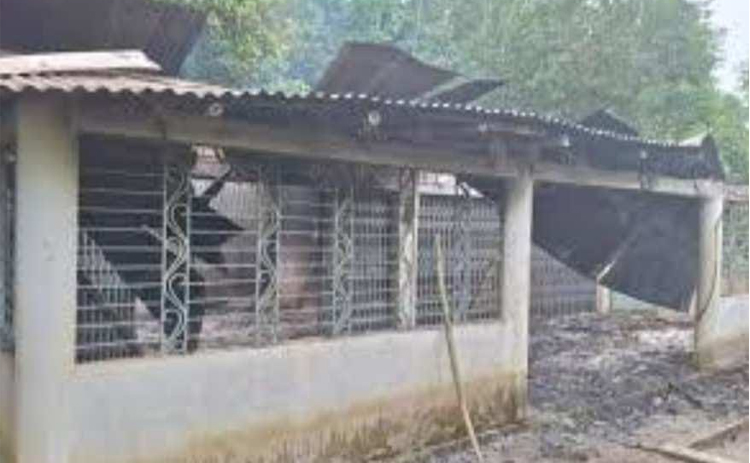 পূর্ব শত্রুতার জেরে বিয়ানীবাজারের পল্লীতে আগুনে পুড়ে ছাই প্রবাসীর ঘর