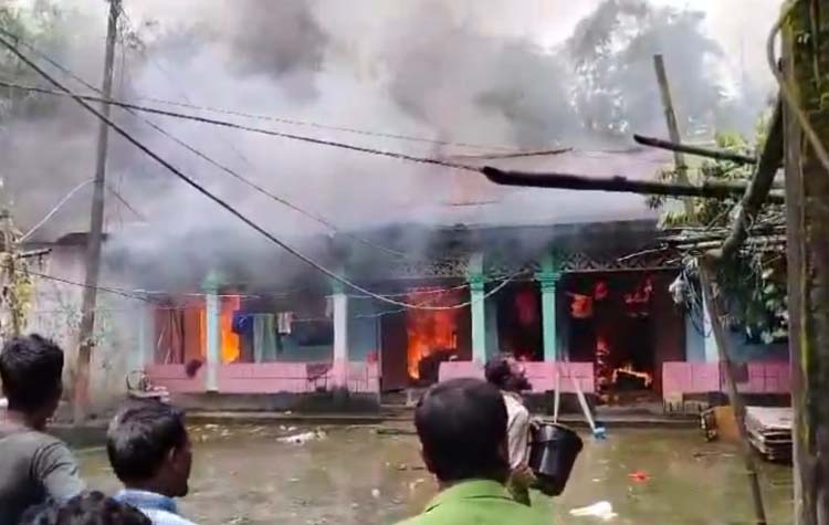 প্রতিহিংসার রাজনীতির শিকার ব্যবসায়ী সাজনের বাড়িতে আগুন দিলো দুবৃর্ত্তরা
