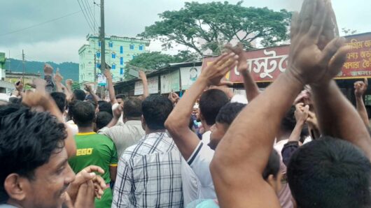 জাফলংয়ে উপদেষ্টা ফাওজুল-রিজওয়ানার গাড়িবহর আটকে শ্রমিক-জনতার ভুয়া-ভুয়া স্লোগান