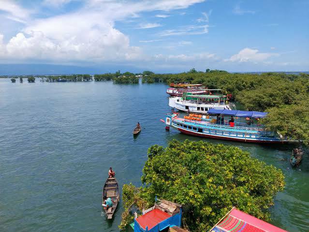 টাঙ্গুয়ার হাওরে গিয়ে গাঁজা খেয়ে উশৃঙ্খল আচরণ, ৫ পর্যটককে কারাদণ্ড