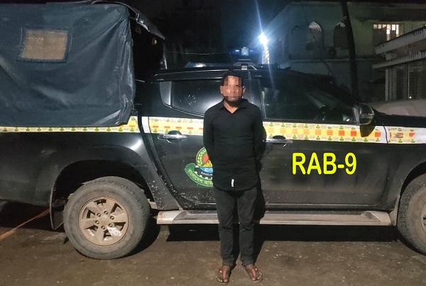 বন্ধুর সাথে ঘুরতে যাওয়া স্কুলছাত্রীকে সংঘবদ্ধ ধর্ষণ : ঢাকা থেকে আসামি গ্রেপ্তার