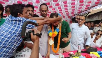 ফুলের মালায় ১০ লাখের চেক দেওয়া বিএনপিকর্মীর অ্যাকাউন্টে নেই পর্যাপ্ত টাকা